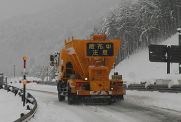 融雪剤はすぐに落とす事を強くオススメします